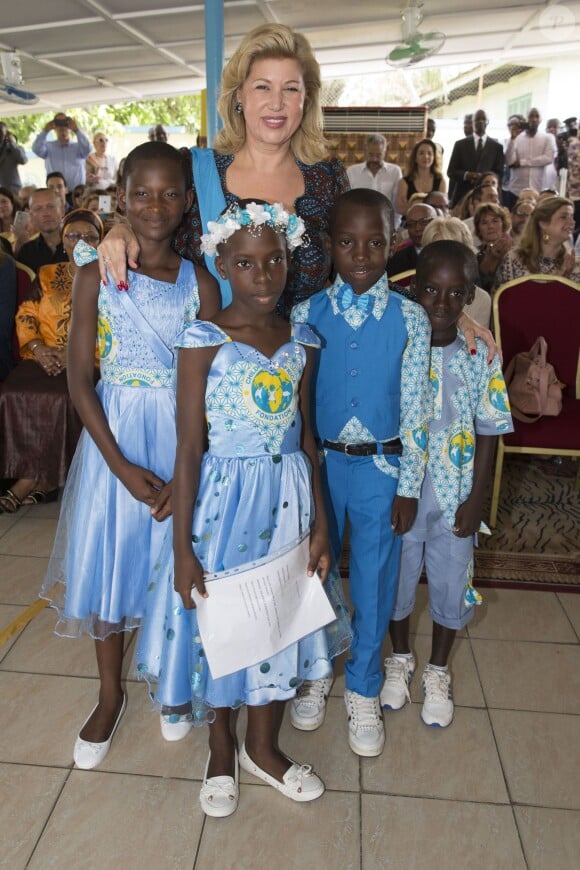 Exclusif - Dominique Ouattara - Dans le cadre de la fondation de Dominique Ouattara "Children of Africa", qui vient en aide aux enfants d'Afrique, dans les secteurs de la santé, l'éducation, le social et les centres subventionnés, de nombreuses personnalités françaises ont été invitées lors d'un week-end à Abidjan du 10 au 12 mars. Pour la journée de vendredi, les personnalités ont visité l'hôpital "Mère-Enfant" à Bingerville, avant d'assister à la remise des Grands Prix de la Fondation "Children of Africa". Le 11 mars 2016 © Olivier Borde / Bestimage