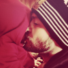Justin Timberlake embrasse son fils Silas, fruit de son amour avec Jessica Biel. Photo postée sur le compte Instagram du chanteur, le 25 décembre 2015.