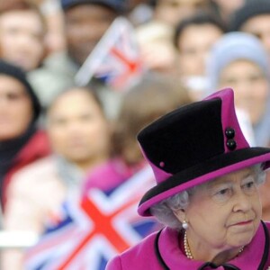 Kate Middleton en visite avec la reine Elizabeth II à Leicester le 8 mars 2012, un moment fondateur de la carrière royale de la duchesse de Cambridge.