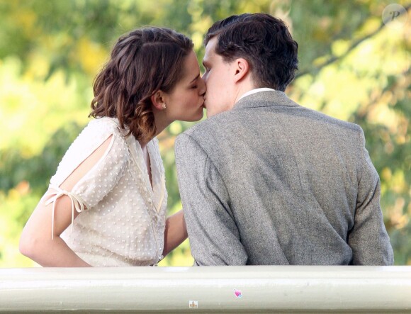 Kristen Stewart et Jesse Eisenberg sur le tournage du nouveau film de Woody Allen à New York, le 21 octobre 2015