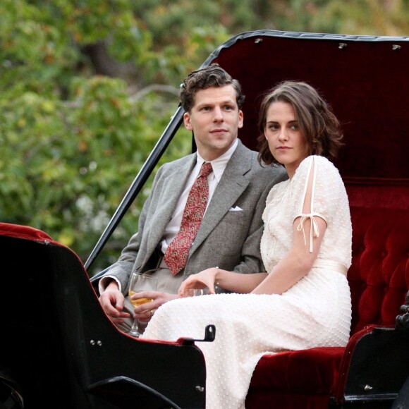 Kristen Stewart et Jesse Eisenberg sur le tournage du nouveau film de Woody Allen à New York, le 21 octobre 2015