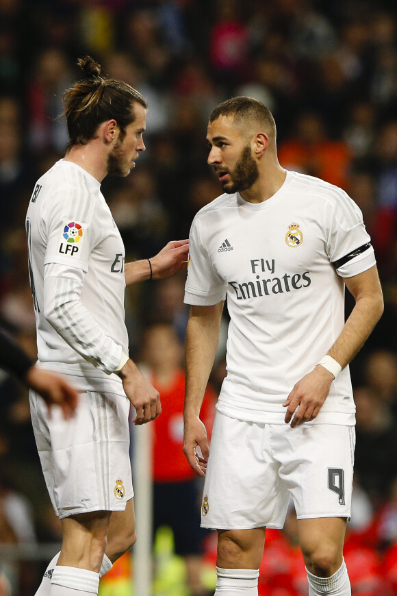 Gareth Bale et Karim Benzema le 20 mars 2016 lors de Real Madrid - FC Séville en Liga. Deux jours plus tard, le Gallois devenait père de sa deuxième petite fille, Nava Valentina.