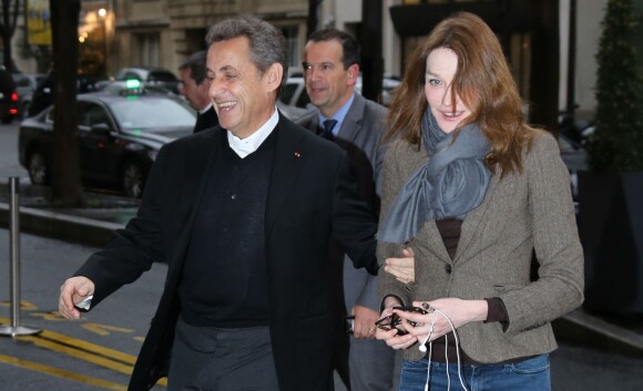 Exclusif - Nicolas Sarkozy et sa femme Carla Bruni-Sarkozy se rendent à une projection privée du film "Les Visiteurs – La Révolution" à l'hôtel Royal Monceau à Paris, le 30 mars 2016.