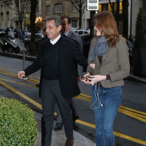 Exclusif - Nicolas Sarkozy et sa femme Carla Bruni-Sarkozy se rendent à une projection privée du film "Les Visiteurs – La Révolution" à l'hôtel Royal Monceau à Paris, le 30 mars 2016.