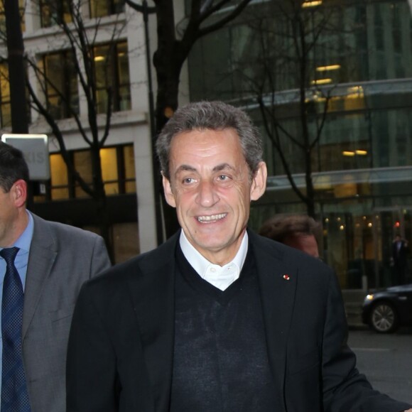 Exclusif - Nicolas Sarkozy et sa femme Carla Bruni-Sarkozy se rendent à une projection privée du film "Les Visiteurs – La Révolution" à l'hôtel Royal Monceau à Paris, le 30 mars 2016.