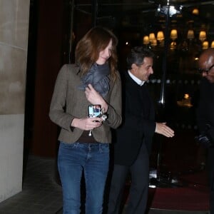 Exclusif - Nicolas Sarkozy et sa femme Carla Bruni-Sarkozy se rendent à une projection privée du film "Les Visiteurs – La Révolution" à l'hôtel Royal Monceau à Paris, le 30 mars 2016.