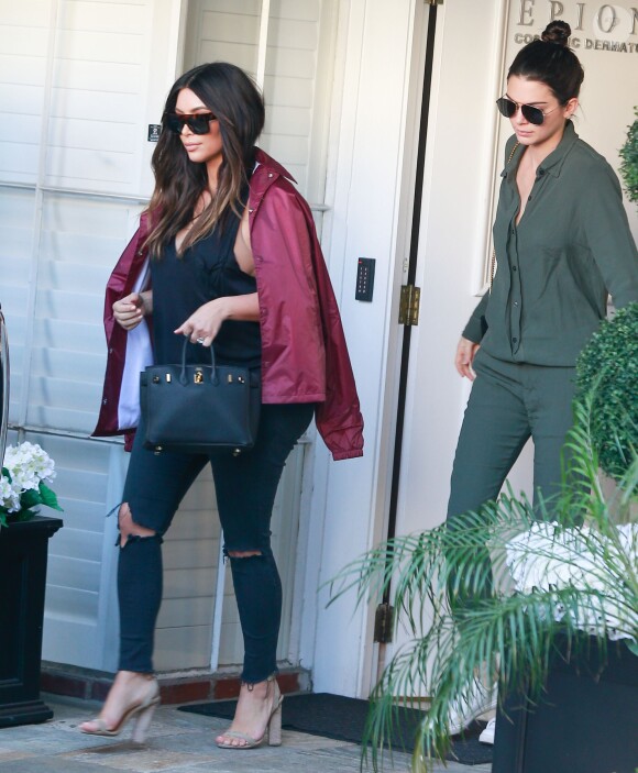Kendall Jenner et Kim Kardashian quittent le centre medical Epione à Beverly Hills le 18 Mars 2016. R
