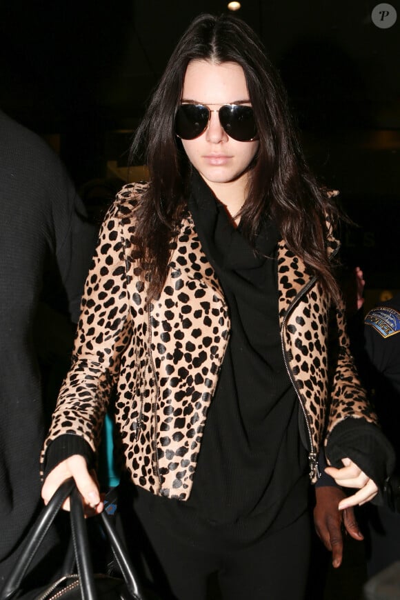 Kendall Jenner à l'aéroport LAX de Los Angeles le 11 Mars 2016.