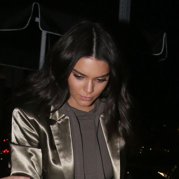 Kendall Jenner arrive chez The Nice Guy, le 31 mars 2016