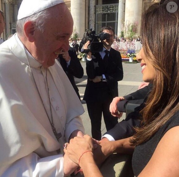 Le pape François et Eva Longoria, à Rome, le 30 mars 2016