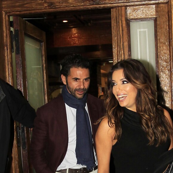 Eva Longoria et son fiancé Jose Baston vont dîner dans un restaurant à Madrid le 1er avril 2016.