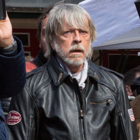 Exclusif - Renaud s'est recueilli et a déposé une rose place de la Bourse à Bruxelles le 27 mars 2016, en hommage aux victimes des attentats du 22 mars 2016. © Alain Rolland/Imagebuzz/Bestimage