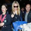 Gwyneth Paltrow et son compagnon Brad Falchuk arrivent à l'aéroport LAX de Los Angeles, en provenance de Paris, où ils ont assisté à plusieurs défilés de mode lors de la fashion week parisienne. Le 27 janvier 2016