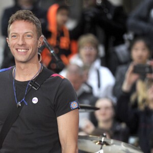 Chris Martin (Coldplay) chante sur le plateau de l'émission "Today" à New York le 14 mars 2016. © Future-Image via ZUMA Press / Bestimage