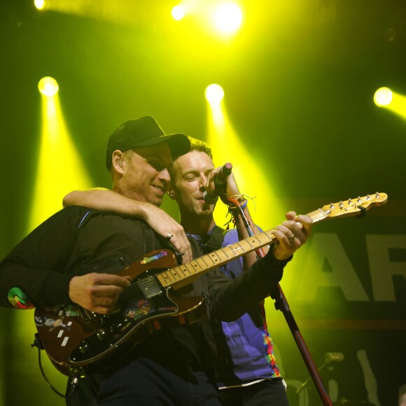 Jonny Bucklet, Chris Martin lors du concert de Coldplay à Londres le 24 février 2016.