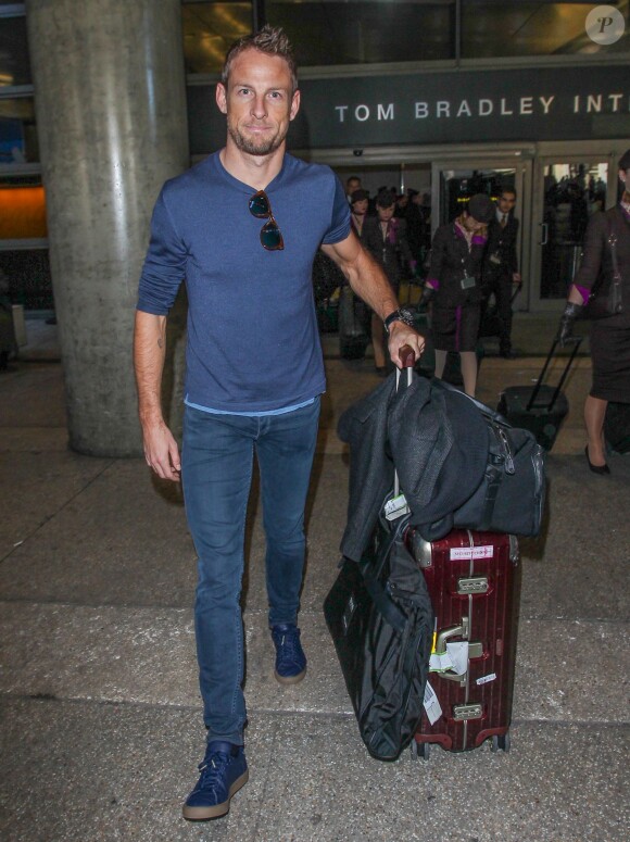 Jenson Button arrive à l'aéroport LAX de Los Angeles le 26 décembre 2015.