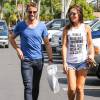 Jenson Button et sa nouvelle petite amie Brittny Ward dans les rues de Sherman Oaks, Los Angeles, le 9 mars 2016