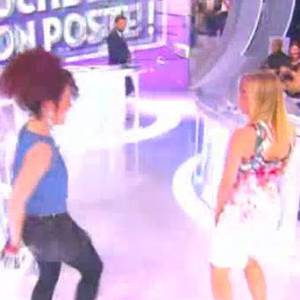 Enora Malagré et Shera Kerienski enflamment le plateau de TPMP avec leur twerk endiablé, le 8 avril 2016, sur D8