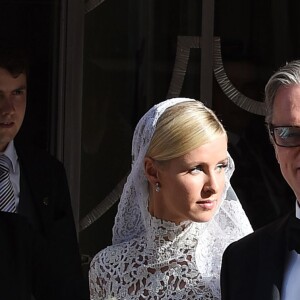 Nicky Hilton et son père Nicky Hilton quittent l'hôtel Claridges à Londres, le 10 juillet 2015 pour aller se marier au palais de Kensington avec James Rotschild