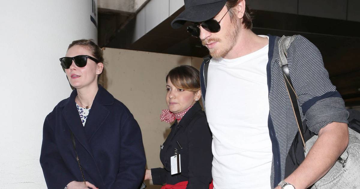 Kirsten Dunst et Garrett Hedlund arrivent a l'aeroport de ...