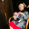 Coco Austin chez le coiffeur avec sa fille Chanel Nicole. Photo publiée sur Instagram au mois d'avril 2016.
