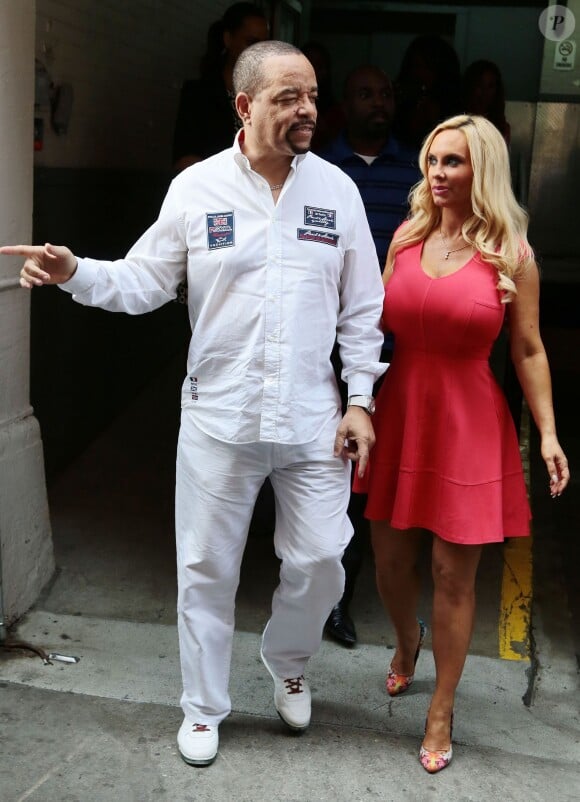 Coco Austin, enceinte, et son mari le rappeur Ice-T à la sortie de « SiriusXM Radio Station » à New York, le 29 juillet 2015