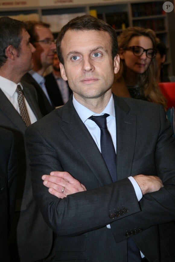 Emmanuel Macron au salon du livre à Paris le 17 mars 2016