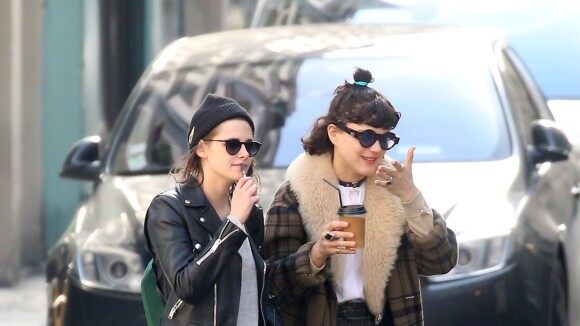 Kristen Stewart et Soko à Paris le 19 mars 2016.