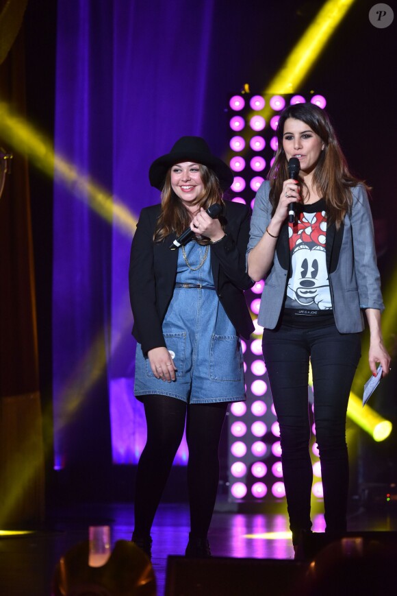 Sharon et Karine Ferri - Les 12 finalistes de 'The Voice' saison 4 chantent pour l'association "Tout Le Monde Chante Contre Le Cancer" pour les enfants malades à Disneyland Paris le 29 mars 2015.
