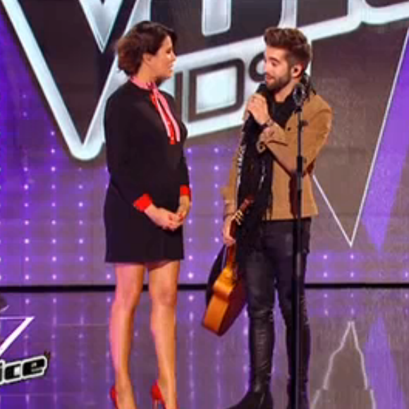 L'animatrice Karine Ferri, enceinte et radieuse, lors de la finale de The Voice Kids 2, vendredi 23 octobre sur TF1.