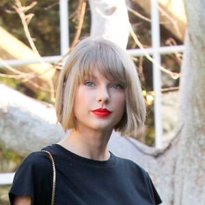 Taylor Swift fait du shopping dans le quartier de Melrose Place à West Hollywood, le 24 février 2016