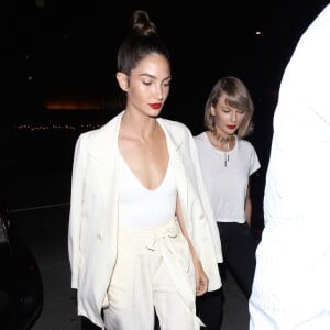 Taylor Swift et Lily Aldridge se rendent à la soirée d'anniversaire d'Alessandra Ambrosio au club The Nice Guy à West Hollywood, le 13 avril 2016