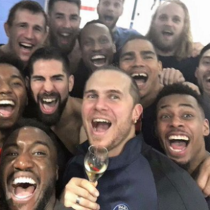 Nikola Karabatic et le PSG Handball ont décroché le titre de champion de France le 16 avril 2016 au Stade Pierre-de-Coubertin en battant Toulouse (37-30) devant leur public.