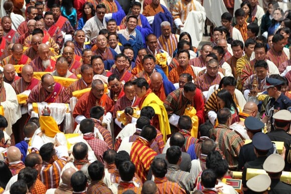 Le roi Jigme Khesar Namgyel Wangchuck a annoncé le prénom de son fils le Gyalsey Jigme Namgyel Wangchuck lors de la cérémonie traditionnelle de révélation de son prénom en présence de sa femme la reine Jetsun Pema et des membres de la famille royale, le 16 avril 2016 au temple de Punakha.