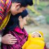 Le Gyalsey Jigme Namgyel Wangchuck, fils du roi-dragon Jigme Khesar Namgyel Wangchuck du Bhoutan et de la reine Jetsun Pema, photographié le 19 février 2015, à l'âge de deux semaines. Photo : Facebook couple royal du Bhoutan.