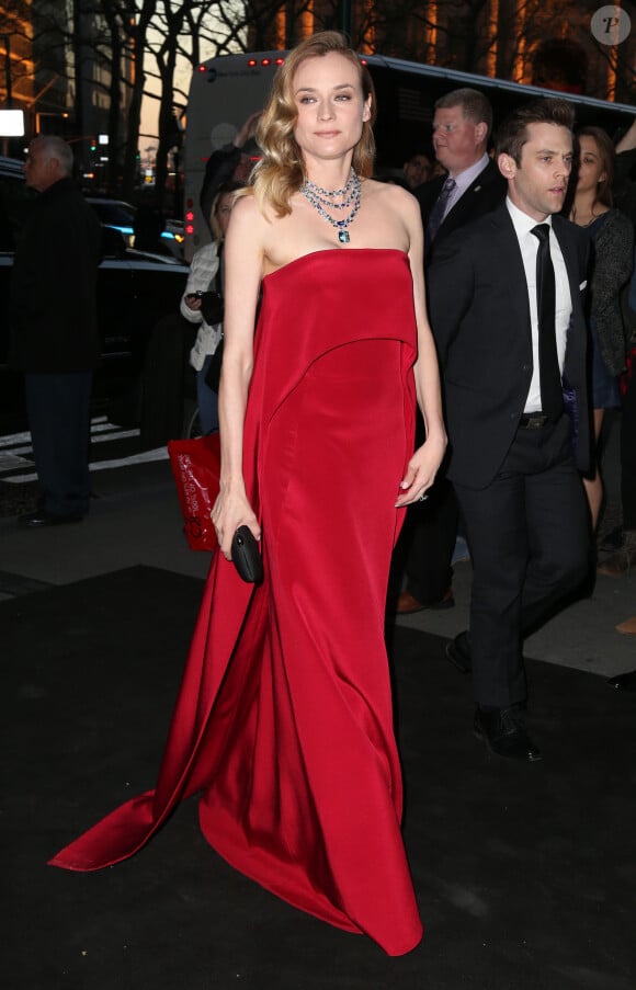 Diane Kruger arrive au Cunard Building pour assister au gala de présentation du "Tiffany & Co. Blue Book 2016". New York, le 15 avril 2016.