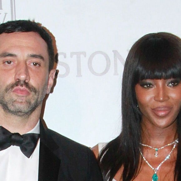 Riccardo Tisci et Naomi Campbell assistent au gala "Inspiration" de l'amfAR à São Paulo. Le 15 avril 2016.