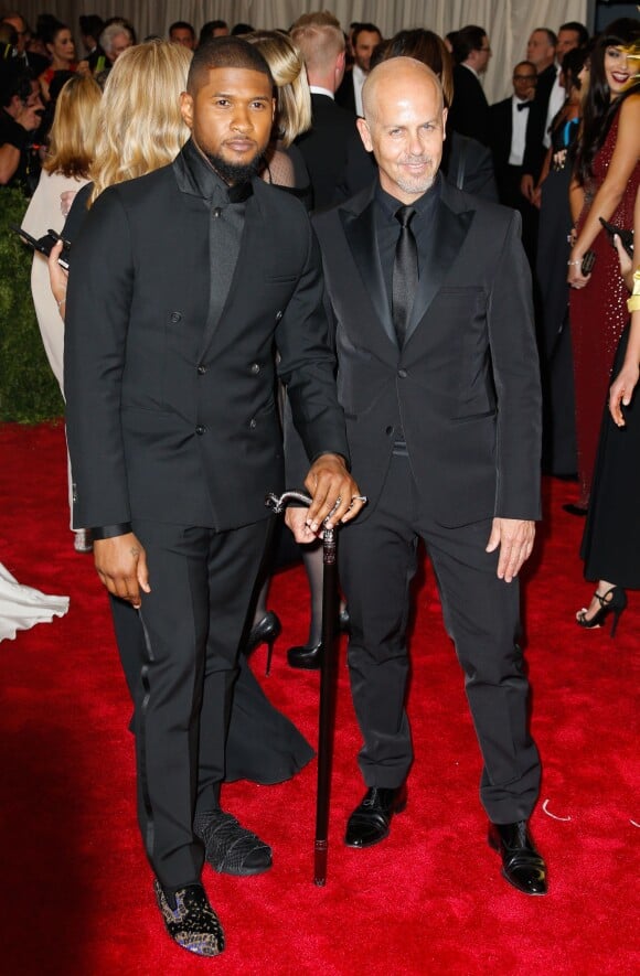 Usher et Italo Zucchelli - Costume Institute Gala 2015 (Met Ball) au Metropolitan Museum à New York. Le 4 mai 2015.