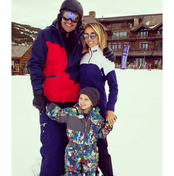 Giuliana Rancic en vacances au ski avec son mari Bill Rancic et leur fils Duke. Photo publiée sur sa page Instagram au mois de mars 2016.