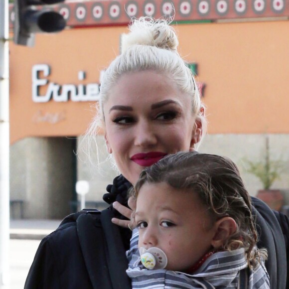 Gwen Stefani emmène ses enfants Kingston, Zuma et Apollo à l'église à North Hollywood le 10 avril 2016