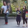 Gavin Rossdale avec ses enfants Kingston, Zuma et Apollo le 1 er octobre 2015 à Bel Air