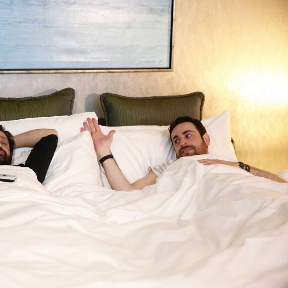 Exclusif - Jour 1 - Cyril Hanouna et Camille Combal vont dormir dans leur suite de l'hôtel Palms Casino Resort Flamingo - Cyril Hanouna et son futur époux Camille Combal sont partis à Las Vegas le jeudi 31 mars 2016 pour célébrer leur mariage le samedi 2 avril 2016. Jean-Michel Maire, Isabelle Morini-Bosc, Matthieu Delormeau, Moktar Guetari et Gilles Verdez étaient les cinq chroniqueurs qui les accompagnaient ainsi que des invités de l'émission "Touche pas à mon poste !" choisis dans le public.