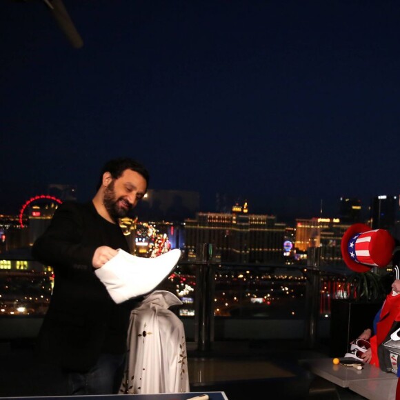 Exclusif - Jour 2 - Cyril Hanouna, Camille Combal et leurs cinq chroniqueurs jouent au ping pong et se préparent sur le toit de leur hôtel Palms Casino Resort Flamingo à Las Vegas le 1er avril 2016. Moktar Guetari s'est déguisé en indien, Cyril Hanouna en Elvis Presley, Jean-Michel Maire en Oncle Sam, Camille Combal en boxeur, Isabelle Morini-Bosc en machine à sous, Matthieu Delormeau en Marilyn Monroe et Gilles Verdez en catcheur. Cyril Hanouna et son futur époux Camille Combal sont partis à Las Vegas le jeudi 31 mars 2016 pour célébrer leur mariage le samedi 2 avril 2016. Jean-Michel Maire, Isabelle Morini-Bosc, Matthieu Delormeau, Moktar Guetari et Gilles Verdez étaient les cinq chroniqueurs qui les accompagnaient ainsi que des invités de l'émission "Touche pas à mon poste !" choisis dans le public.