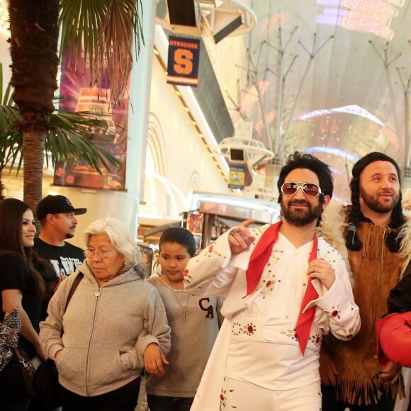 Exclusif - Jour 2 - Cyril Hanouna, Camille Combal et leurs cinq chroniqueurs se promènent sur la Fremont Street Experience à Las Vegas le 1er avril 2016. Moktar Guetari s'est déguisé en indien, Cyril Hanouna en Elvis Presley, Jean-Michel Maire en Oncle Sam, Camille Combal en boxeur, Isabelle Morini-Bosc en machine à sous, Matthieu Delormeau en Marilyn Monroe et Gilles Verdez en catcheur. Cyril Hanouna et son futur époux Camille Combal sont partis à Las Vegas le jeudi 31 mars 2016 pour célébrer leur mariage le samedi 2 avril 2016. Jean-Michel Maire, Isabelle Morini-Bosc, Matthieu Delormeau, Moktar Guetari et Gilles Verdez étaient les cinq chroniqueurs qui les accompagnaient ainsi que des invités de l'émission "Touche pas à mon poste !" choisis dans le public.