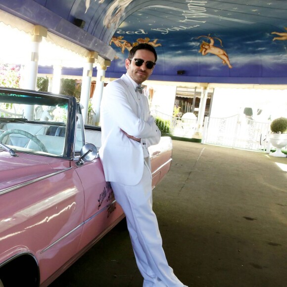 Exclusif - Jour 3 - Camille Combal pose à coté de la Cadillac de la Little White Wedding Chapel avant son mariage à Las Vegas le 2 avril 2016. Cyril Hanouna et son futur époux Camille Combal sont partis à Las Vegas le jeudi 31 mars 2016 pour célébrer leur mariage le samedi 2 avril 2016. Jean-Michel Maire, Isabelle Morini-Bosc, Matthieu Delormeau, Moktar Guetari et Gilles Verdez étaient les cinq chroniqueurs qui les accompagnaient ainsi que des invités de l'émission "Touche pas à mon poste !" choisis dans le public.