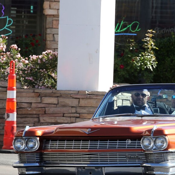 Exclusif - Jour 3 - Arrivée de Cyril Hanouna en Cadillac décapotable à Las Vegas le 2 avril 2016. Cyril Hanouna et son futur époux Camille Combal sont partis à Las Vegas le jeudi 31 mars 2016 pour célébrer leur mariage le samedi 2 avril 2016. Jean-Michel Maire, Isabelle Morini-Bosc, Matthieu Delormeau, Moktar Guetari et Gilles Verdez étaient les cinq chroniqueurs qui les accompagnaient ainsi que des invités de l'émission "Touche pas à mon poste !" choisis dans le public.