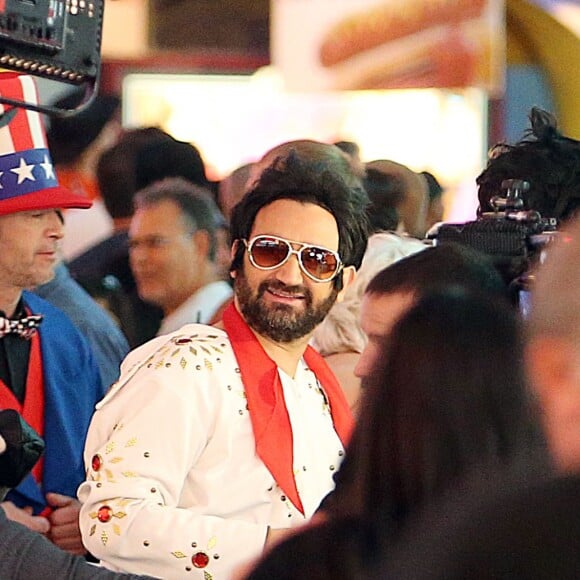 Exclusif - Jour 2 - Cyril Hanouna, Camille Combal et leurs cinq chroniqueurs se promènent sur la Fremont Street Experience à Las Vegas le 1er avril 2016. Moktar Guetari s'est déguisé en indien, Cyril Hanouna en Elvis Presley, Jean-Michel Maire en Oncle Sam, Camille Combal en boxeur, Isabelle Morini-Bosc en machine à sous, Matthieu Delormeau en Marilyn Monroe et Gilles Verdez en catcheur. Cyril Hanouna et son futur époux Camille Combal sont partis à Las Vegas le jeudi 31 mars 2016 pour célèbrer leur mariage le samedi 2 avril 2016. Jean-Michel Maire, Isabelle Morini-Bosc, Matthieu Delormeau, Moktar Guetari et Gilles Verdez étaient les cinq chroniqueurs qui les accompagnaient ainsi que des invités de l'émission "Touche pas à mon poste !" choisis dans le public.