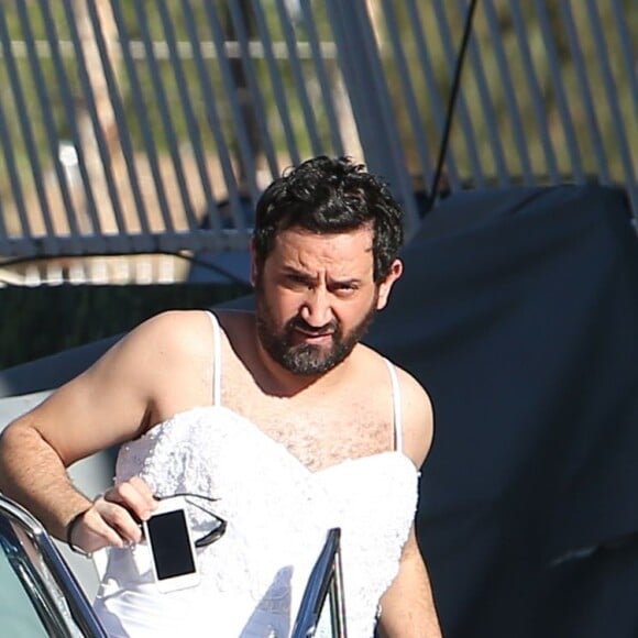 Exclusif - Jour 3 - Arrivée de Cyril Hanouna en Cadillac décapotable à Las Vegas le 2 avril 2016. Cyril Hanouna et son futur époux Camille Combal sont partis à Las Vegas le jeudi 31 mars 2016 pour célèbrer leur mariage le samedi 2 avril 2016. Jean-Michel Maire, Isabelle Morini-Bosc, Matthieu Delormeau, Moktar Guetari et Gilles Verdez étaient les cinq chroniqueurs qui les accompagnaient ainsi que des invités de l'émission "Touche pas à mon poste !" choisis dans le public.