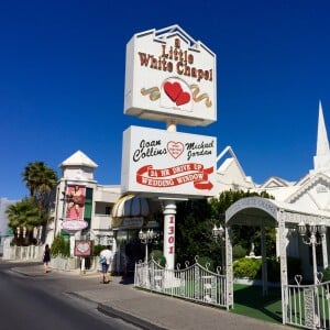 Exclusif - Jour 3 - La Little white wedding chapel de Las Vegas le 2 avril 2016. Cyril Hanouna et son futur époux Camille Combal sont partis à Las Vegas le jeudi 31 mars 2016 pour célèbrer leur mariage le samedi 2 avril 2016. Jean-Michel Maire, Isabelle Morini-Bosc, Matthieu Delormeau, Moktar Guetari et Gilles Verdez étaient les cinq chroniqueurs qui les accompagnaient ainsi que des invités de l'émission "Touche pas à mon poste !" choisis dans le public.