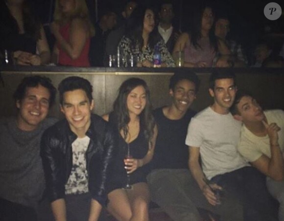 Sam Tsui et Casey Breves, sur Instagram, à Las Vegas avec des amis. Mars 2016